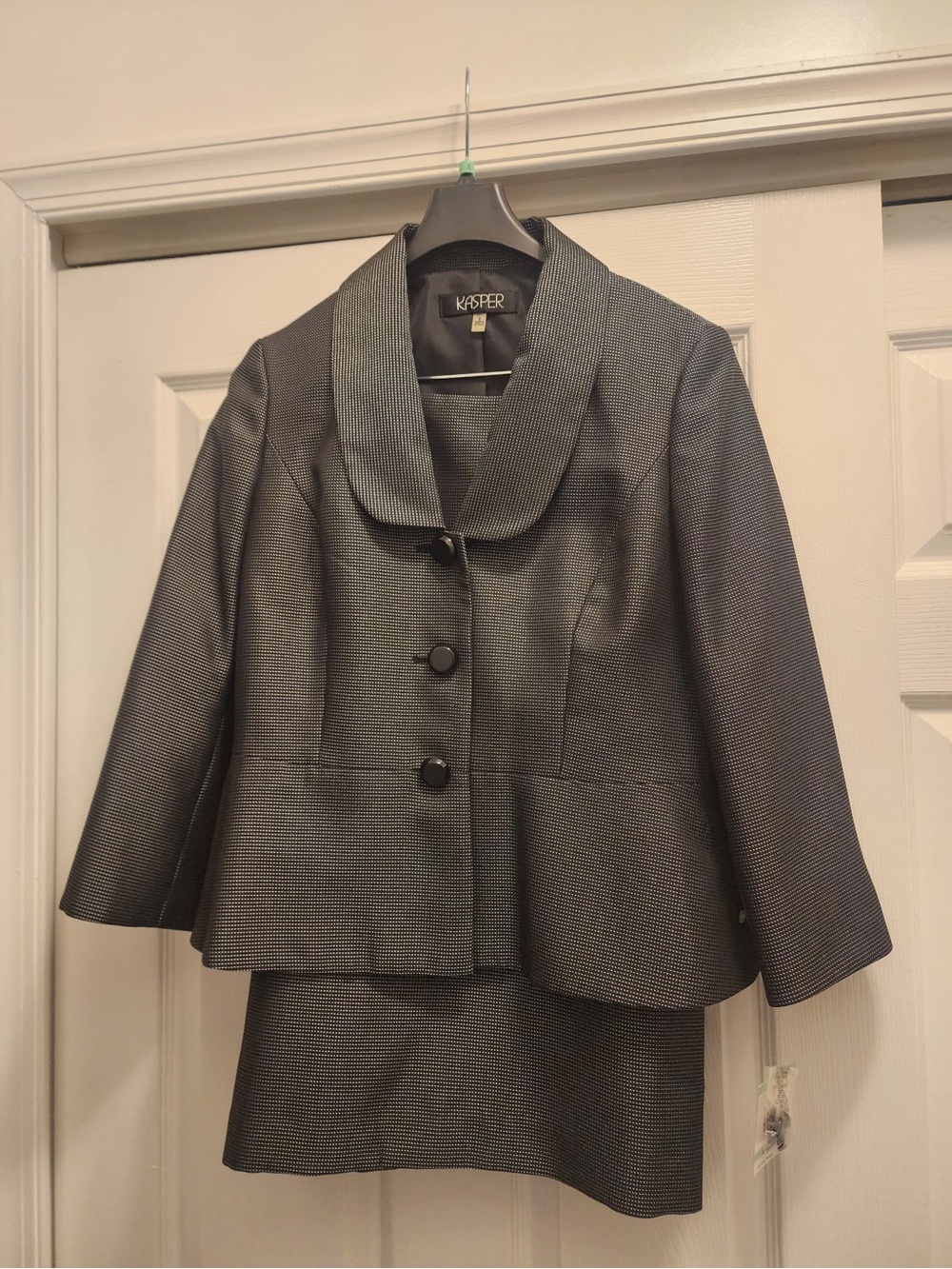 Kasper Women's Gray Textured  - Skirt Suit, Classic Workwear